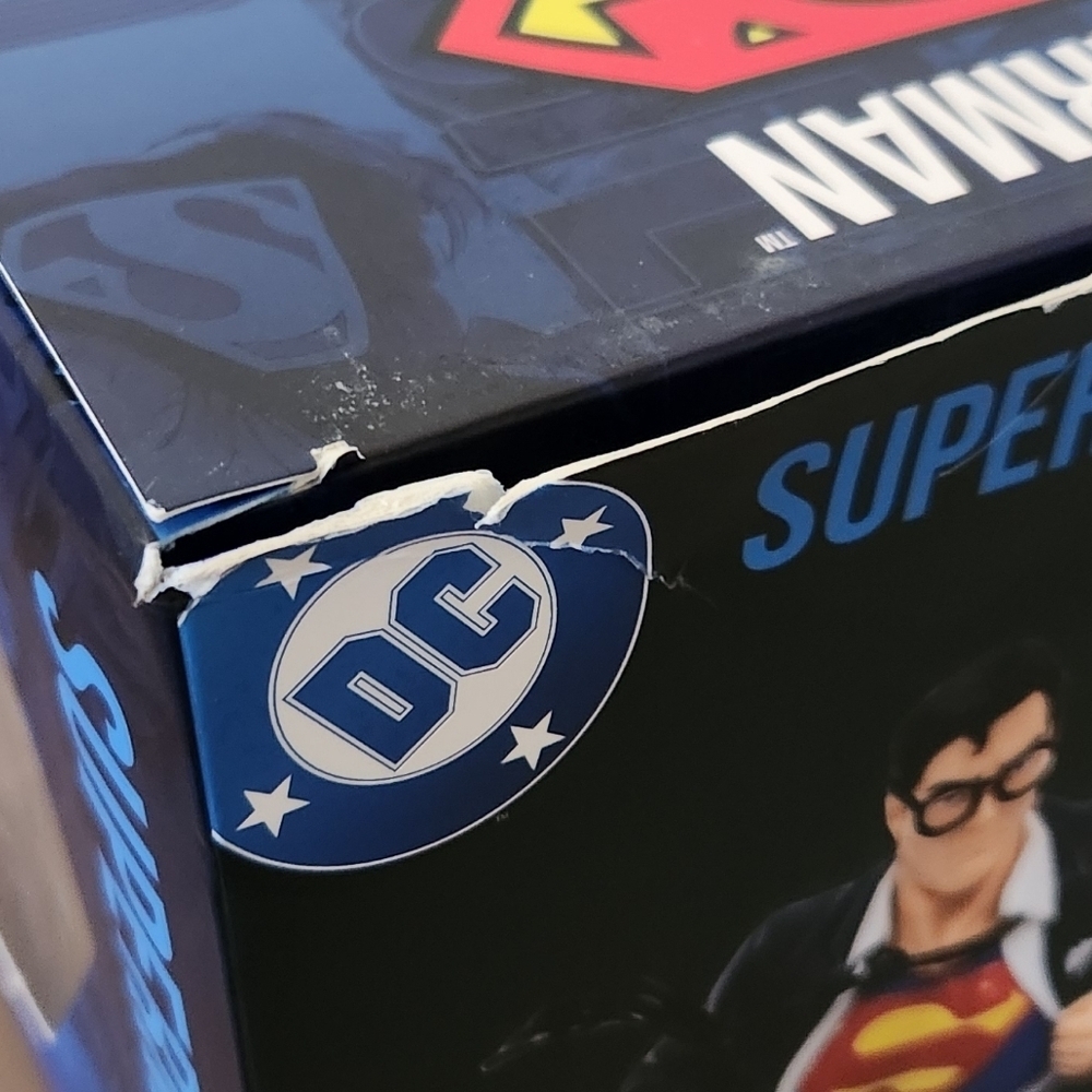 🦸‍♂️Superman Vinyl Figure – Clark Kent Transformation – CultureFly – Open Box - Picture 8 of 16